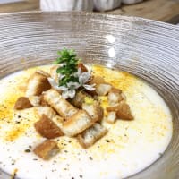 Crema de coliflor, la leche de coco y cúrcuma