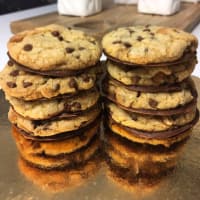 Galletas con chocolate y cacahuetes.