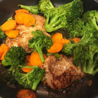 Turkey with broccoli and carrots