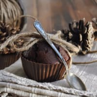 Light cocoa and pear muffins