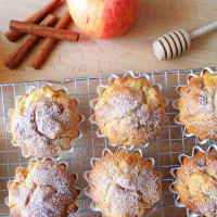 las manzanas del mollete con queso cottage y pasas de uva