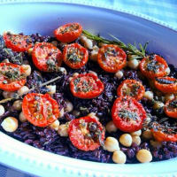 Integral Venison Rice with Chickpeas, Black Olives and Cherry Tomatoes Confit