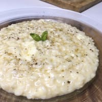 Risotto con queso Taleggio, miel y café en polvo.