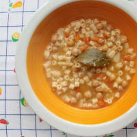 Sopa de garbanzos, patatas y verduras