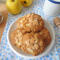 Apples and oatmeal cookies