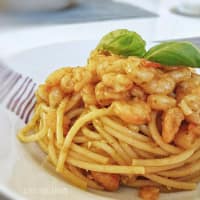 Spaghettoni con salsa de pesto, camarón y tomates cherry paso 6