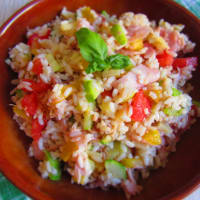 Arroz frío con calabacín y pimientos