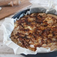 Savory pie with pear and gorgonzola