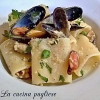 Paccheri with mussels and breadcrumbs