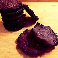 Biscotti vegan al doppio cioccolato e nocciole