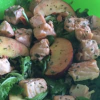 ensalada de melocotón y salmón