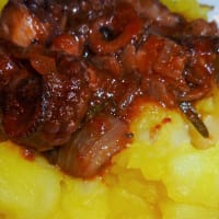 Octopus in sauce with saffron potatoes