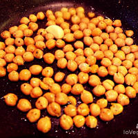 Cream of carrots with crunchy chickpeas step 3