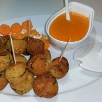 albóndigas y curry de atún con crema de pimiento albóndigas y curry de atún con crema de pimiento