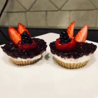 Mini cheesecake with berries