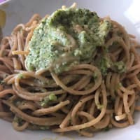 Wholemeal spaghetti with rocket pesto and almonds Wholemeal spaghetti with rocket pesto and almonds