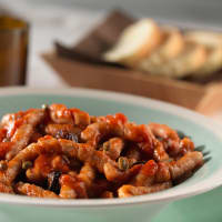 Tummyia busiate con tomate cherry, alcaparras y aceitunas Tummyia busiate con tomate cherry, alcaparras y aceitunas
