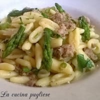 Cavatelli con asparagi e salsiccia Cavatelli con asparagi e salsiccia
