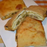 Scaccia con fave verdi e ricotta