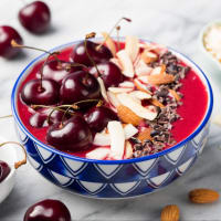 Batido con cerezas y almendras