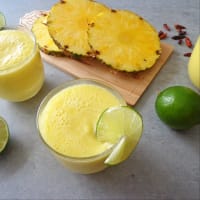 Anti-cellulite smoothie with pineapple and lime step 2