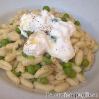 Cavatelli con piselli e stracciatella Cavatelli con piselli e stracciatella