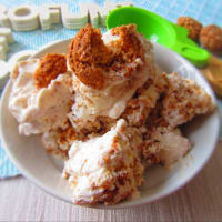 Amaretti ice cream (without eggs and without ice cream maker)