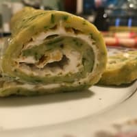 Rollo de tortilla de calabacín con harina de garbanzo y Filadelfia