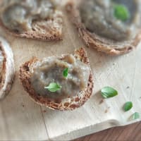 Patè di melanzane e mentuccia