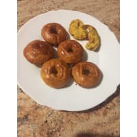 Cúrcuma y donas de proteína de limón.