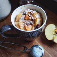 Torta di mele in tazza Torta di mele in tazza