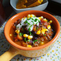 Chile con frijoles negros y calabaza