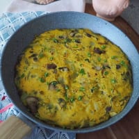Farifrittata con funghi e patate Farifrittata con funghi e patate