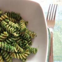 Fusilli integral con anacardo al pesto de col negro