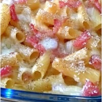 Baked pasta with ham and mozzarella