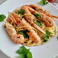 Spaghetti with scampi