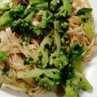 Fettuccine with broccoli and ginger