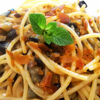 Spaghetti aubergine and botargo with mint flavor