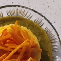 Polenta, zanahorias y guisantes