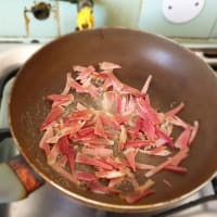 Media luna llena de robiola con sabor a trufa y calabaza salteada con mota paso 6