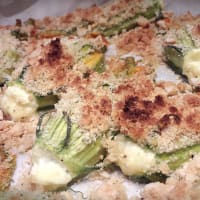 Fiori di zucca ripieni gratinati al forno