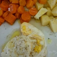 Poached eggs with vegetables