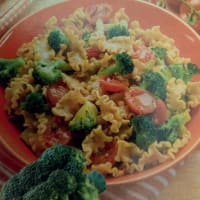 Whole wheat tomato and broccoli pasta