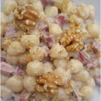 Gnocchi with bacon, Robiola and walnuts