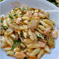 Capunti quemado de trigo con alcachofas y gambas