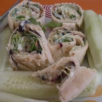 Piadina de sushi con hojuelas de leche y salsa de berenjenas Piadina de sushi con hojuelas de leche y salsa de berenjenas