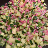 Tagliatelle con zucchine e speck