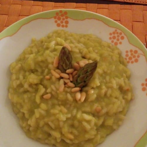 Risotto con crema de espárragos y manzanas