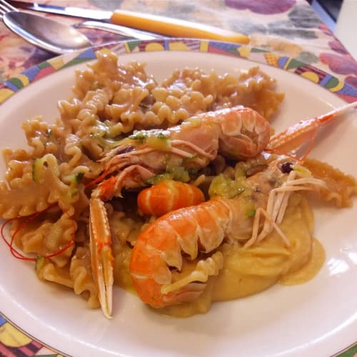 Pasta con camarones y calabacín con frijoles