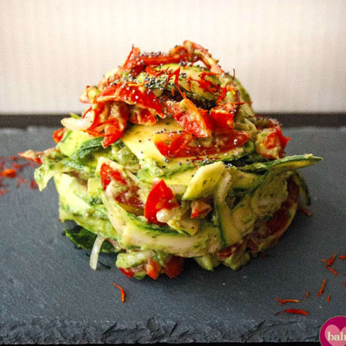 calabacín tagliolini con flores de cártamo